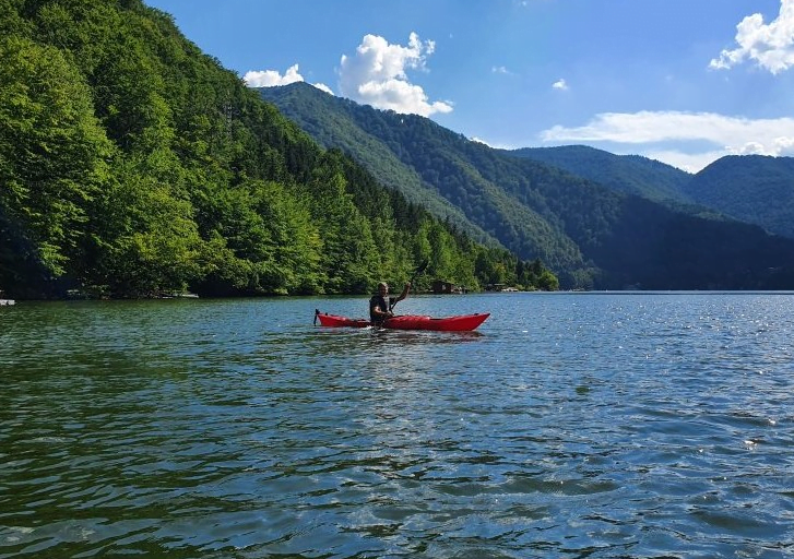 Excursie din caiac pe Lacul Tarnița
