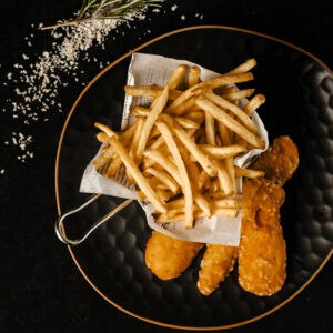 Crispy de pui cu cartofi prajiti