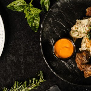 Obrajori de porc cu piure din cartofi taranesti