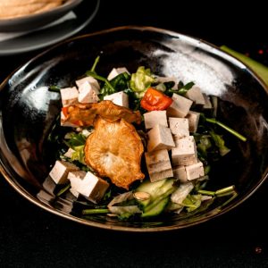 Salata cu tofu si mix de seminte